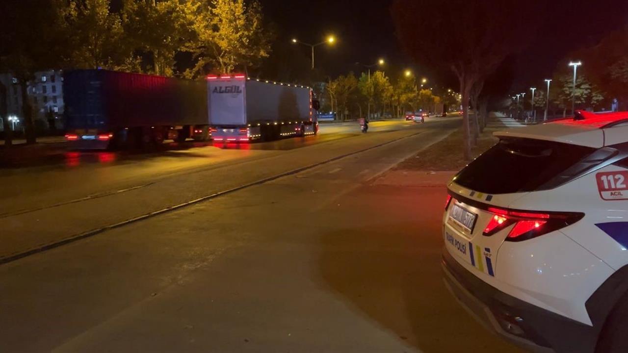 Konya Selçuklu'da Otomobilin Motosiklete Çarpması Sonucu 1 Kişi Yaralandı