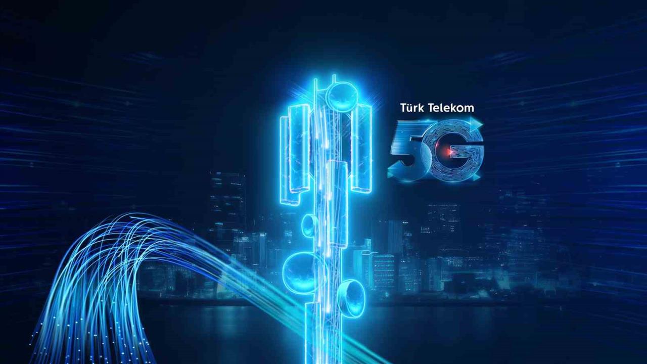 İstanbul'da Türk Telekom, 5G teknolojisine geçiş için fiber altyapı yatırımlarını sürdürüyor.