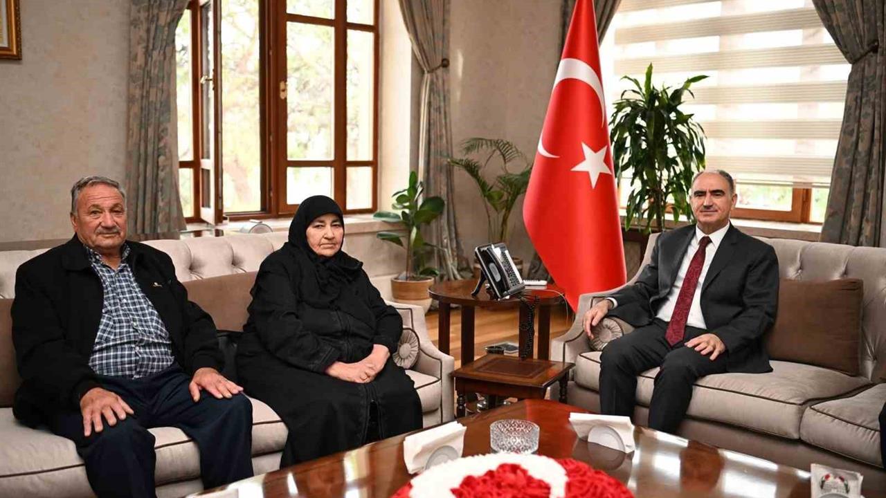 Manisa'da Şehit Ailesinin Protokol Ziyareti Duygusal Anlar Yaşattı