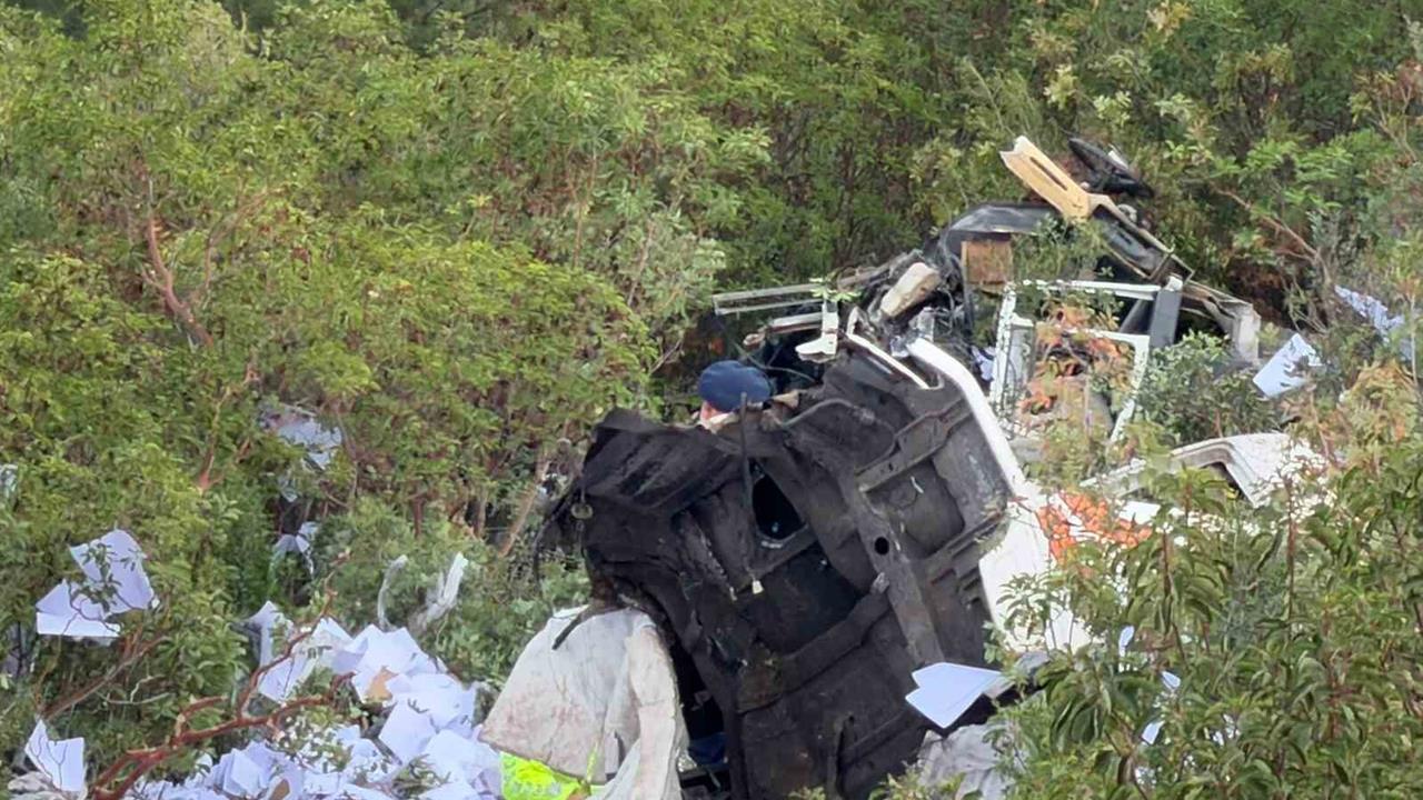 Bursa İznik-Yenişehir Karayolunda Uçuruma Yuvarlanan Tırda 2 Kişi Hayatını Kaybetti