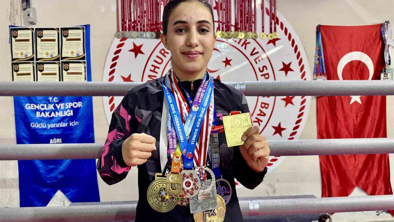 Ağrı'da Sibel Oruç, Kadın Kickboksçulara İlham Veriyor