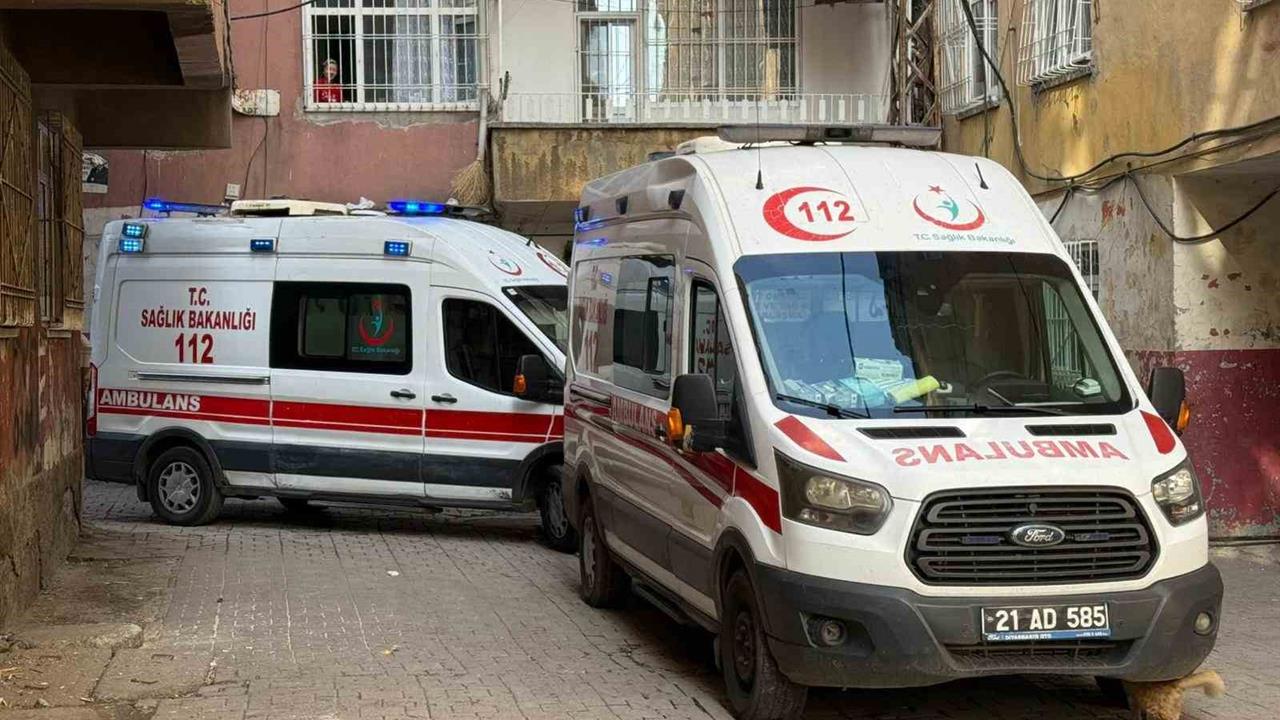 Diyarbakır Kayapınar'da Priz Kaynaklı Yangında 7 Kişi Dumandan Etkilendi