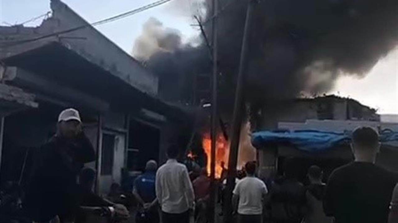 Adana Yüreğir'de Hurdacı Dükkanında Çıkan Yangında Maddi Hasar Oluştu