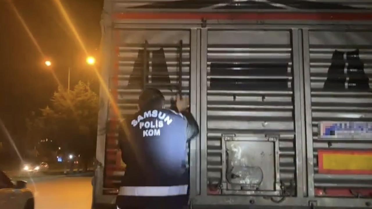 Samsun İlkadım'da Durdurulan Tırda 215 Kilo Kaçak Tütün Bulundu