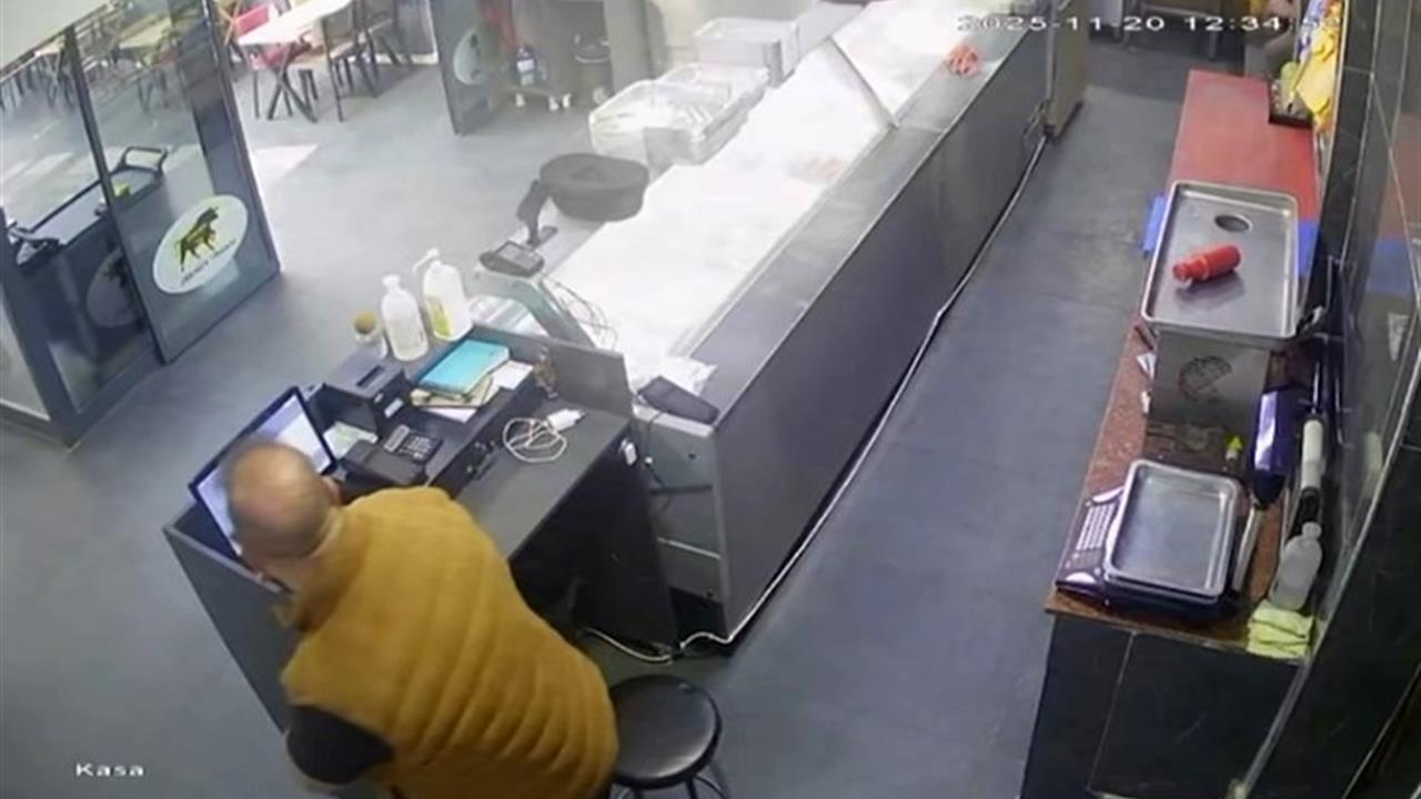 Gaziantep İslahiye'de Meydana Gelen Deprem Anında İş Yerindekiler Panik İle Dışarı Çıktı