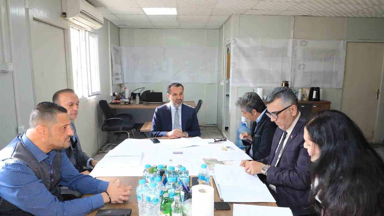 Elazığ'da Tarihi Öğretmenevinde Yürütülen Güçlendirme Çalışmalarını İnceledi