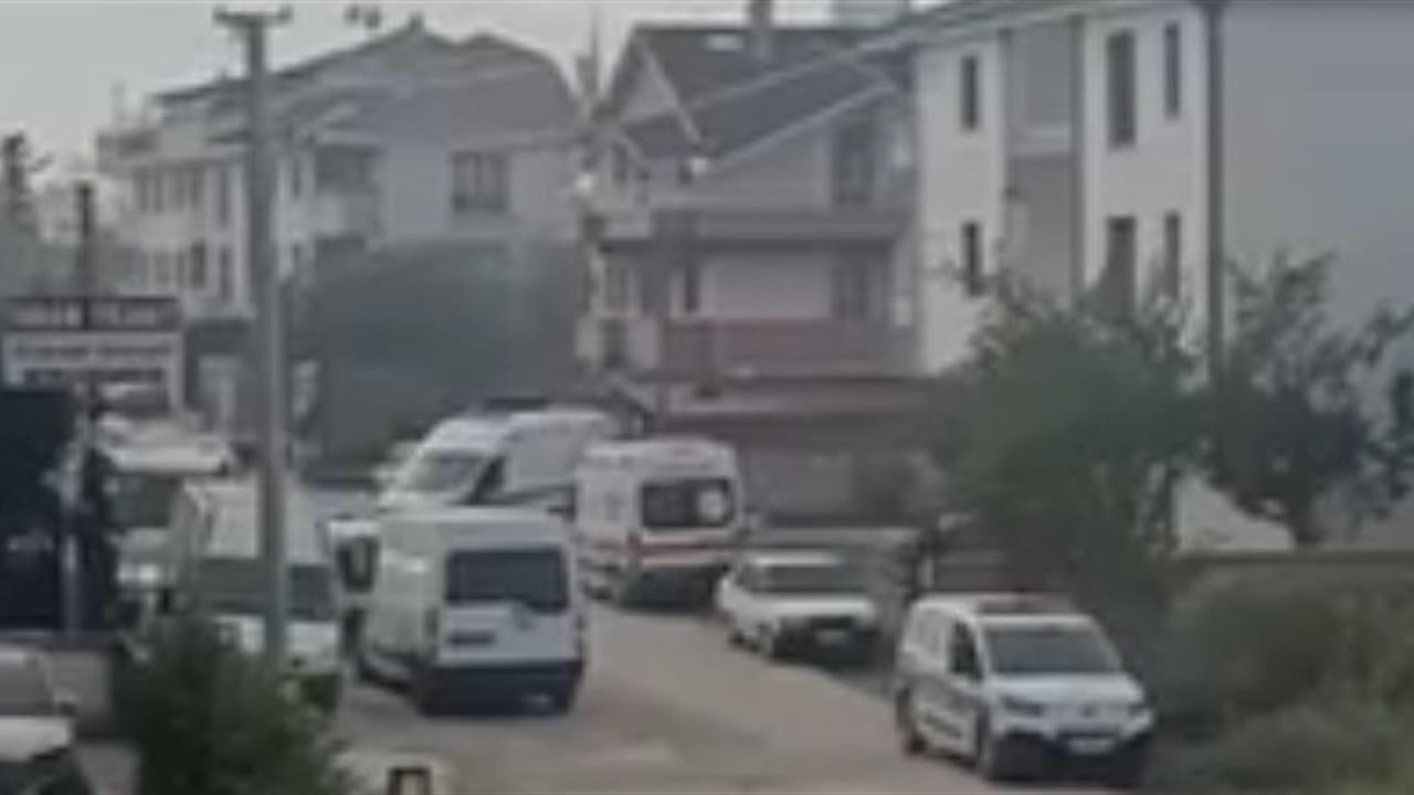 Düzce Aziziye Mahallesi'nde Ocakta Unutulan Çaydanlık Yangını Sonucu 2 Kişi Hastaneye Kaldırıldı