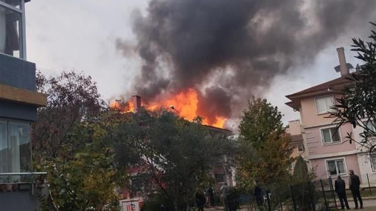Yalova Merkez Paşakent Mahallesi'nde Çatı Yangını Kontrol Altına Alındı