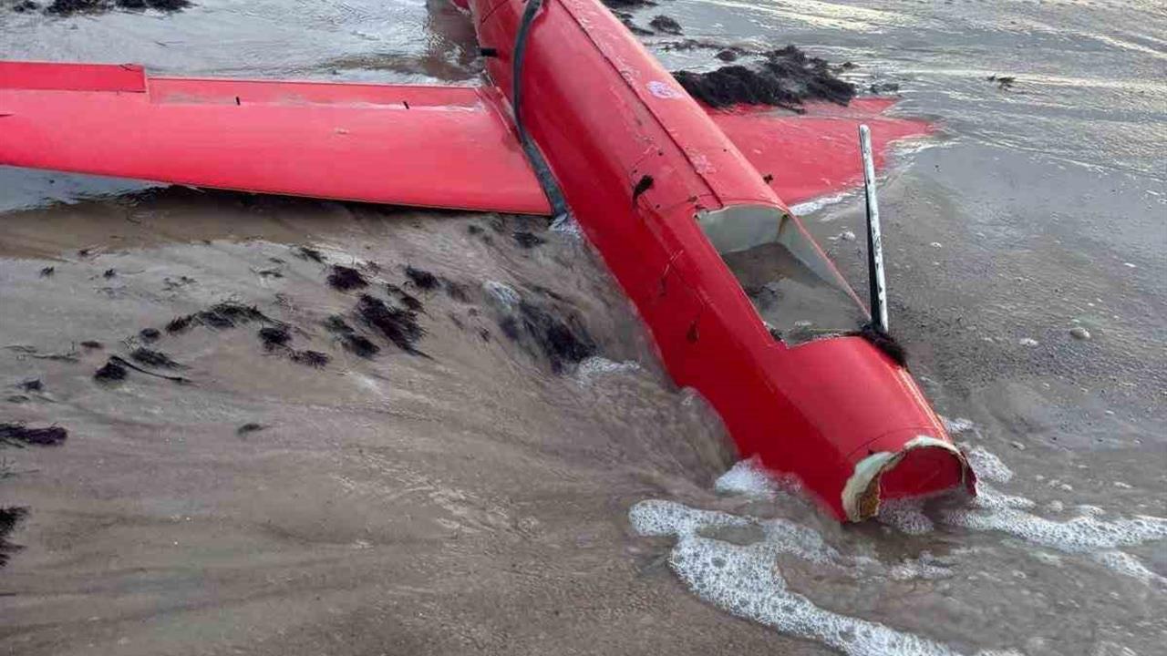Letonya Riga'da İHA Enkazı Sahile Vurdu, Halk İçin Tehlike Yok
