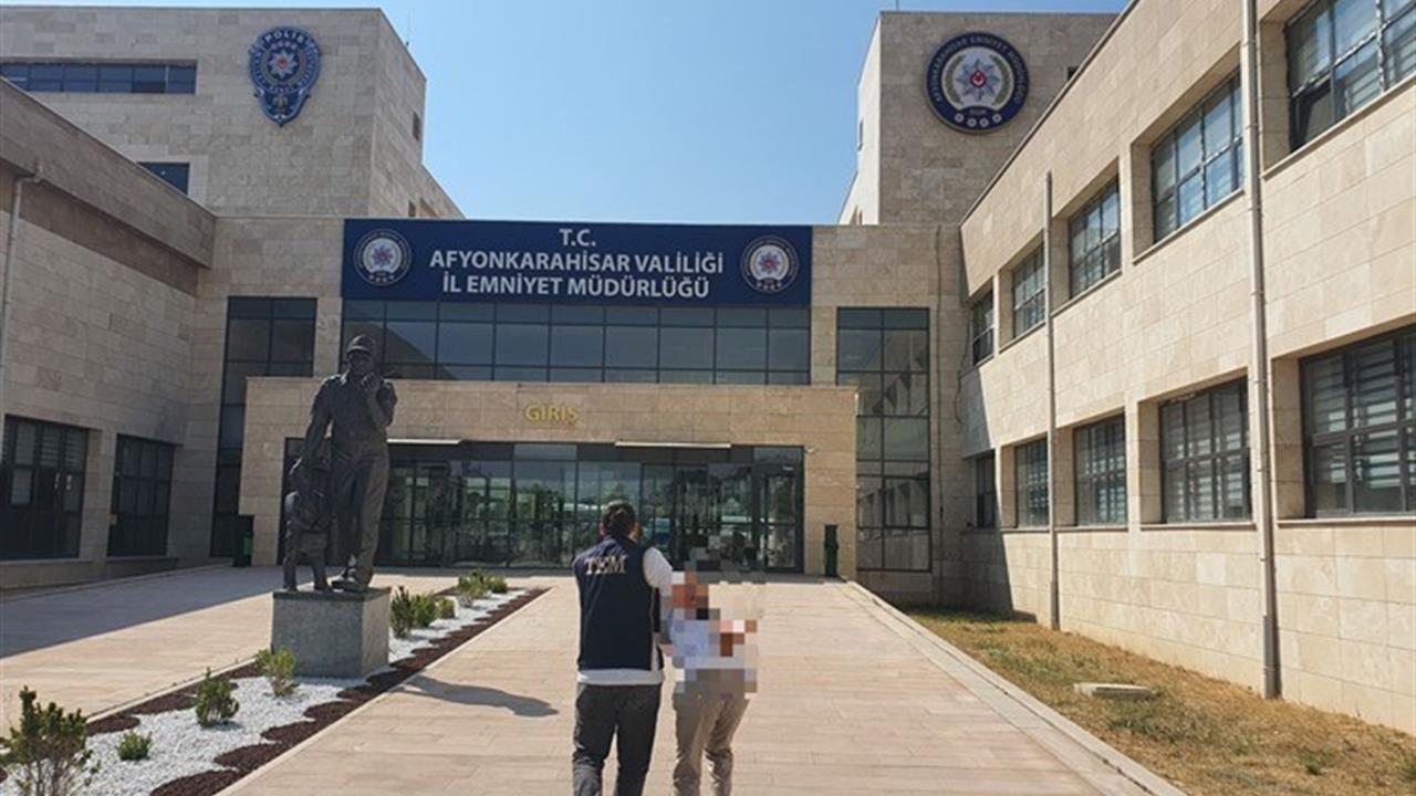 Afyonkarahisar'da Yurt Dışına Kaçmaya Çalışırken Hapis Cezalı Şahıs Yakalandı