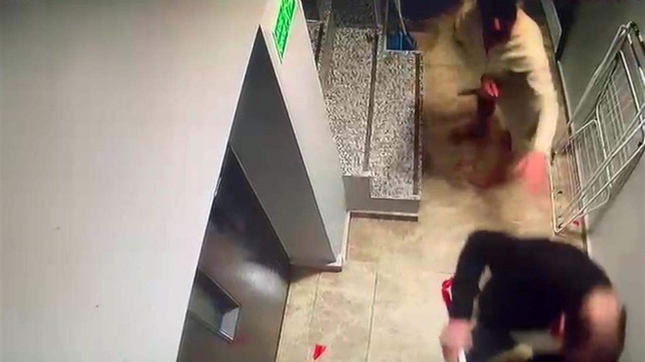 Kağıthane Merkez'de Eşini Aldatan Koca Otele Gizlice Girdi, İki Kişiyi Yaraladı