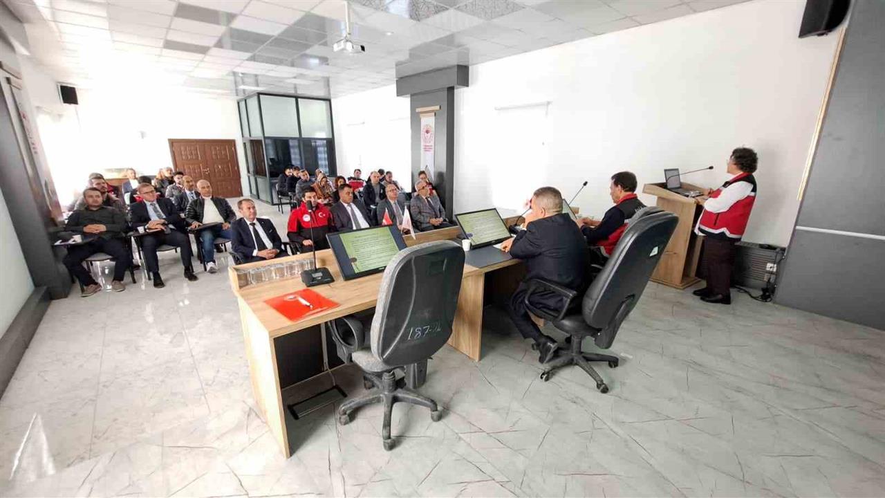 Niğde'de Tarımsal Kuraklık İl Kriz Merkezi 2025 Yılı 2. Toplantısı Gerçekleştirildi