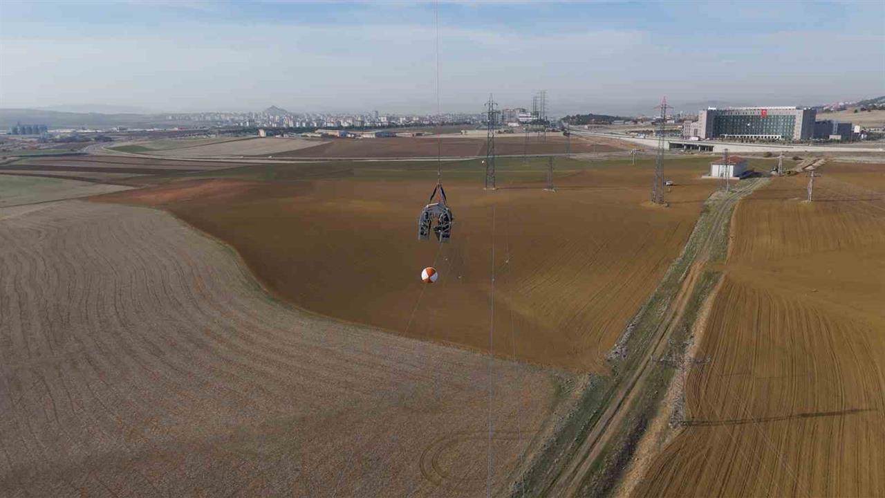 Ankara'da TEİAŞ Ekipleri, Elektrik Hatlarını Helikopterle Kontrol Ediyor