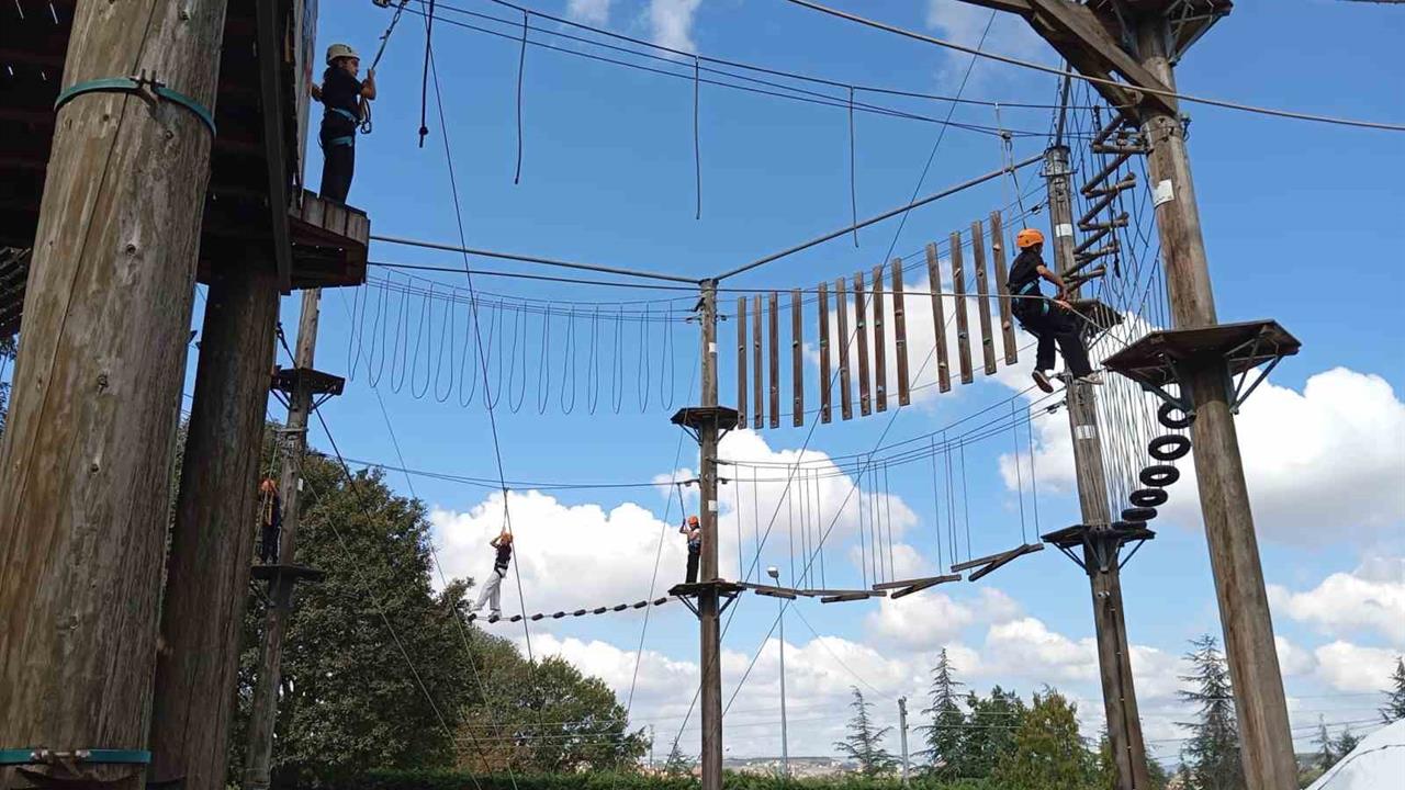 Sakarya Yenikent'te bulunan Macera Park, çocuklara eğitim ve etkinlik sunuyor.