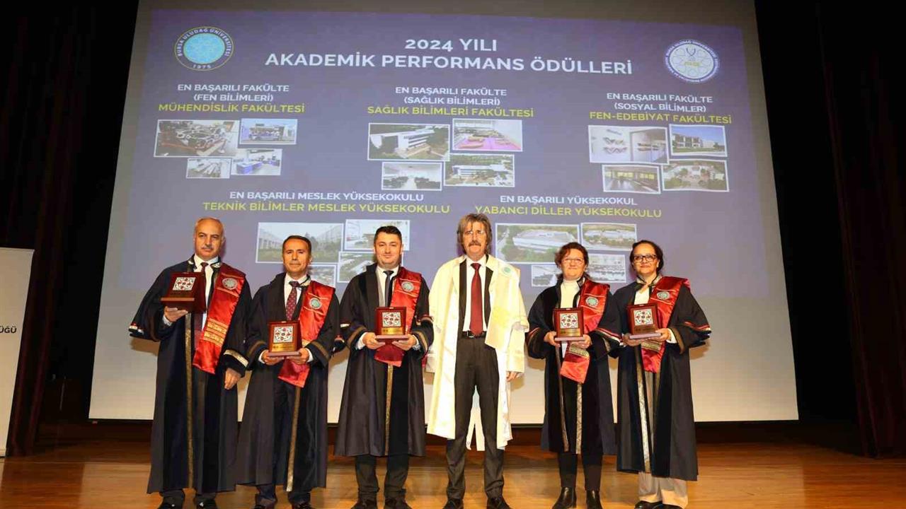 Bursa'da, 2024 Yılı Akademik Performans Ödülleri Töreni Düzenlendi
