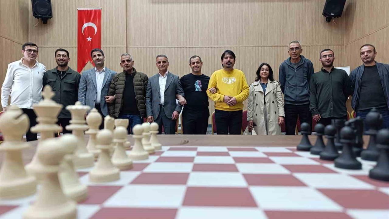 Bingöl'de Gerçekleşen Satranç Turnuvasında Dereceye Girenler Belli Oldu