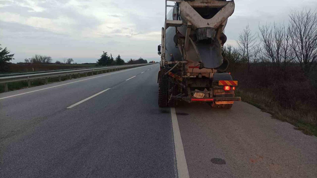 Kırklareli Babaeski'de Beton Mikseri ile Otomobil Çarpıştı, 1 Kişi Yaralandı