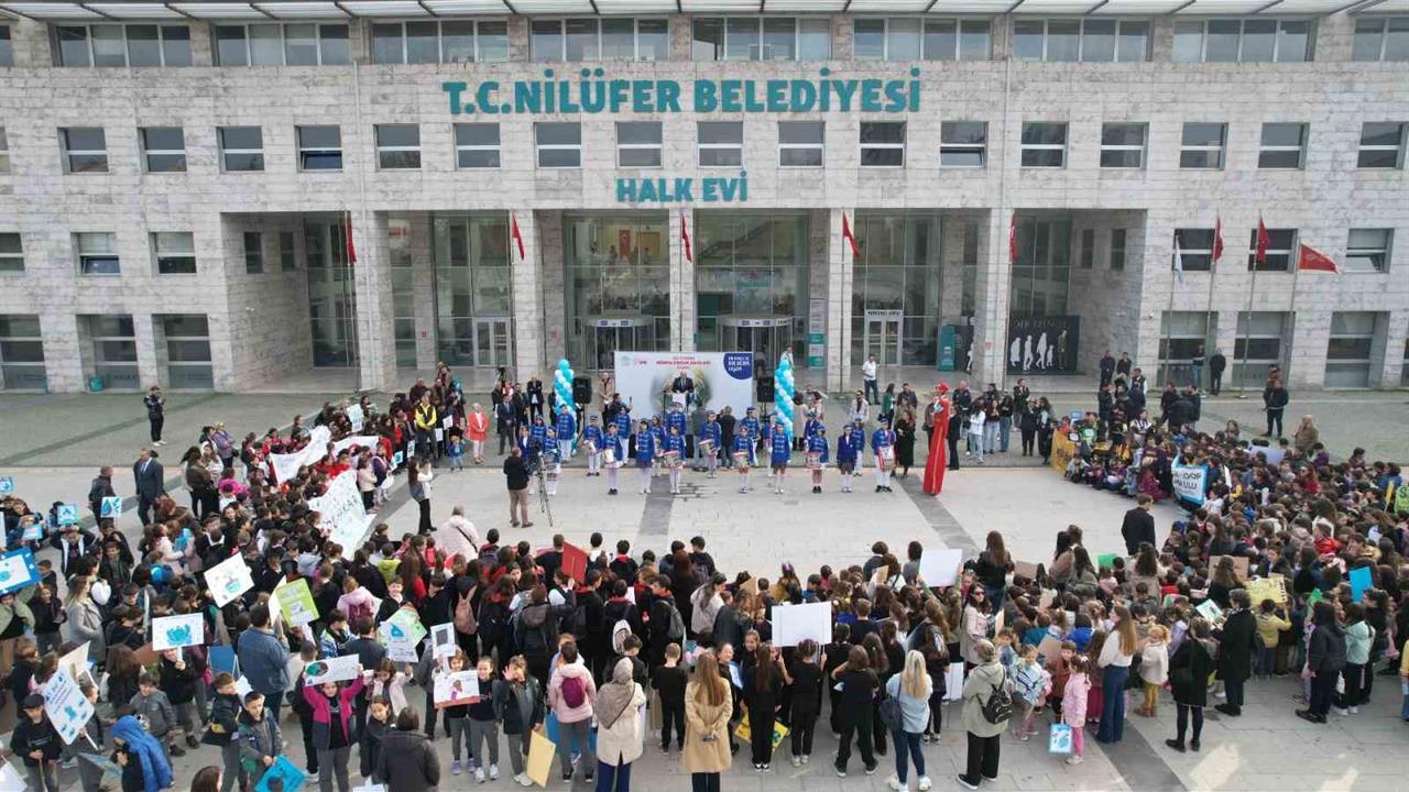 Nilüfer'de 20 Kasım Dünya Çocuk Hakları Günü'nde Su İstismarı Temalı Yürüyüş Düzenlendi