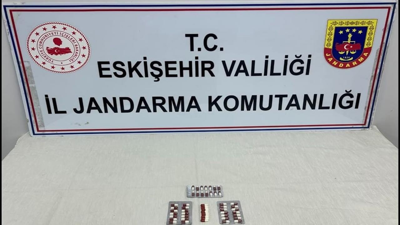 Eskişehir Odunpazarı'nda Jandarma, Motosiklette Uyuşturucu Hap Buldu