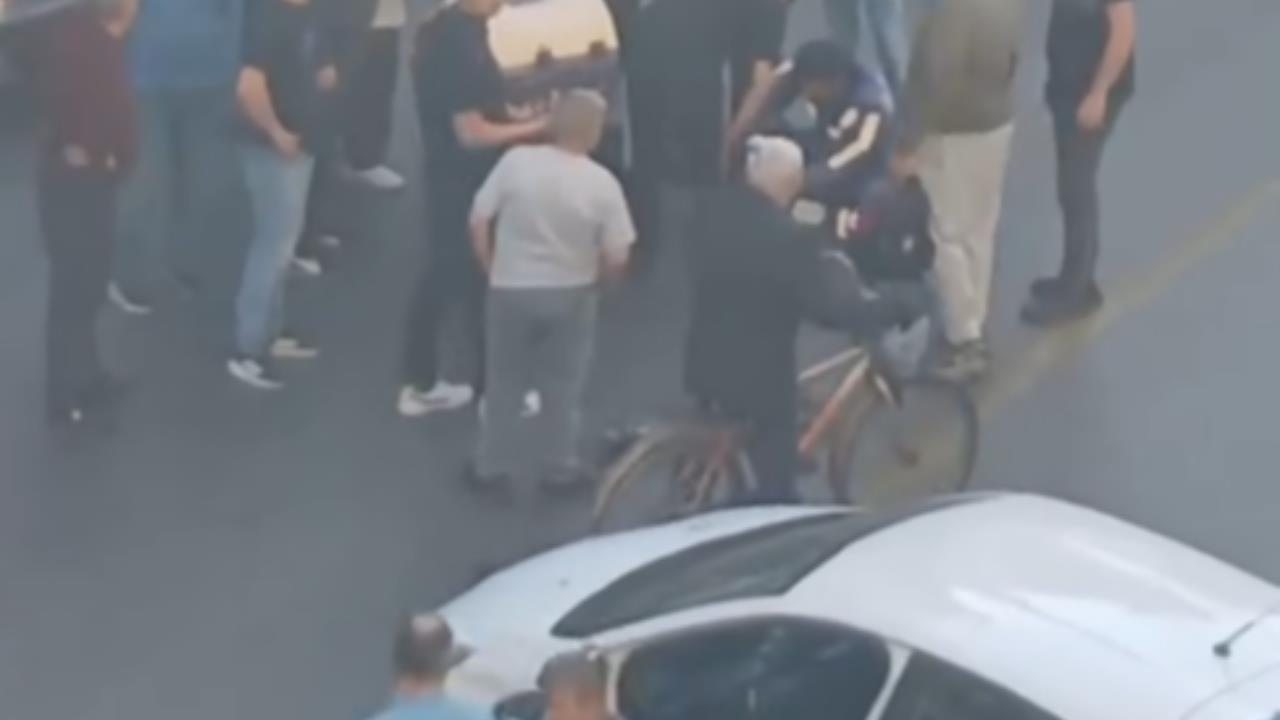 Yenişehir'de Otomobil Motosikletliye Çarptı: Motosikletli Yere Düştü, Aracım Tamponu Fırladı