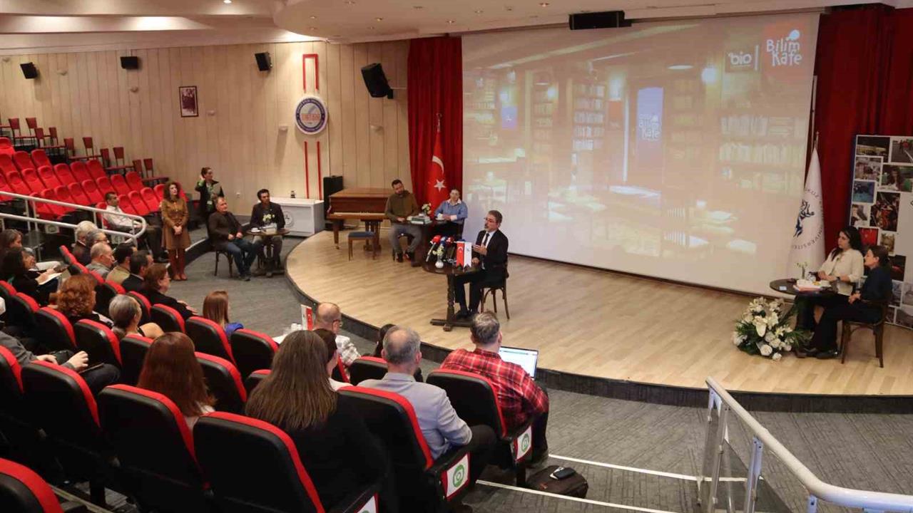 İzmir'de Deprem Uzmanı Hasan Sözbilir, İzmir Fayı'nın En Riskli Fay Olduğunu Açıkladı