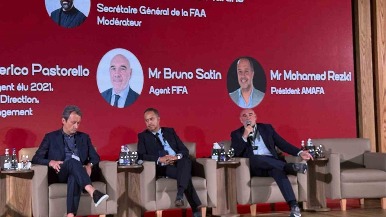 İstanbul'da FIFA Menajerleri Birliği Başkanı Mohamed Rezki, Türk kulüplerini AFCON 2025'e katılmaya davet etti.