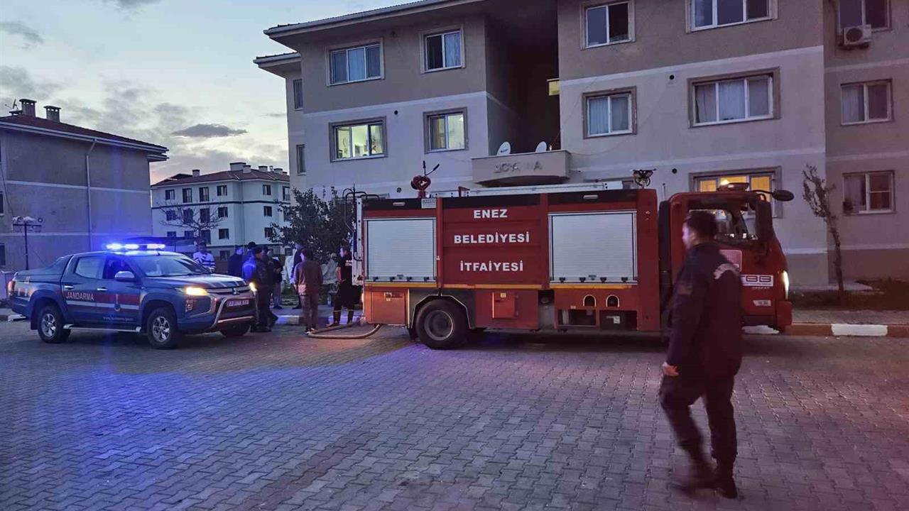 Edirne Enez'de Bir Apartmanda İki Kişi Hayatını Kaybetti