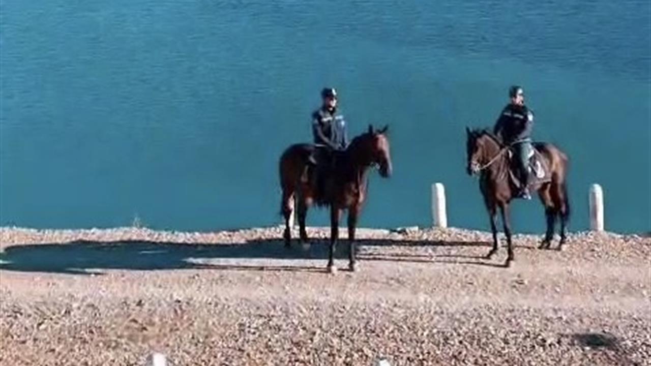 Van'da Zernek Barajı Çevresinde Atlı Jandarma Timleri Devriye Geziyor