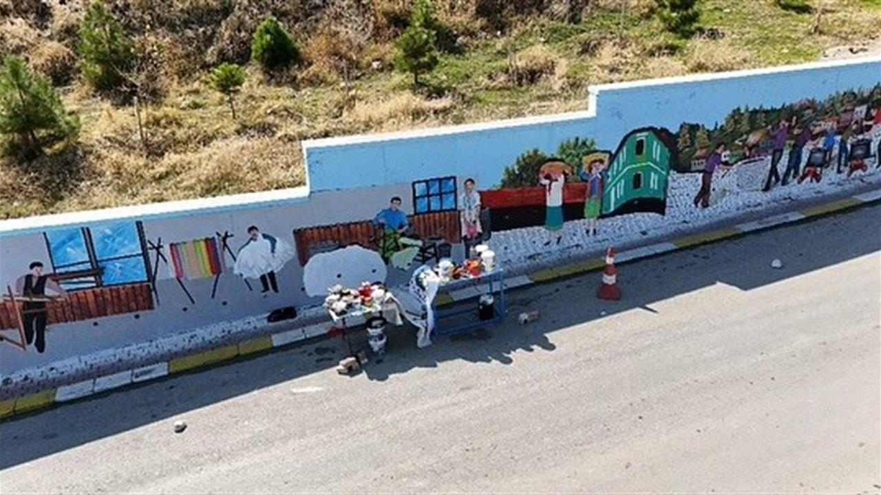 Denizli Babadağ'da Boş Duvarlara Yerel Güzellikleri Yansıtan Resimler Yapılıyor