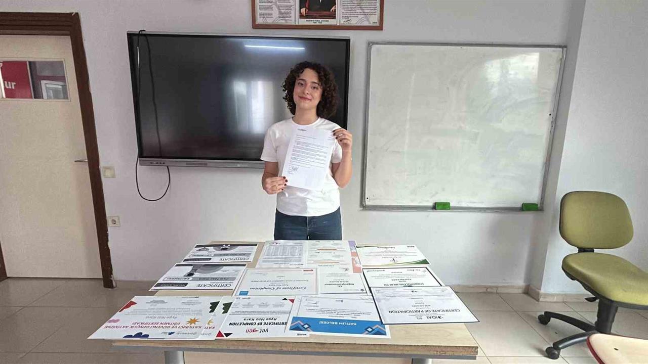 Hatay'dan Ayşe Naz, Amerikan Rice Üniversitesi ve NASA'dan eğitim daveti aldı.
