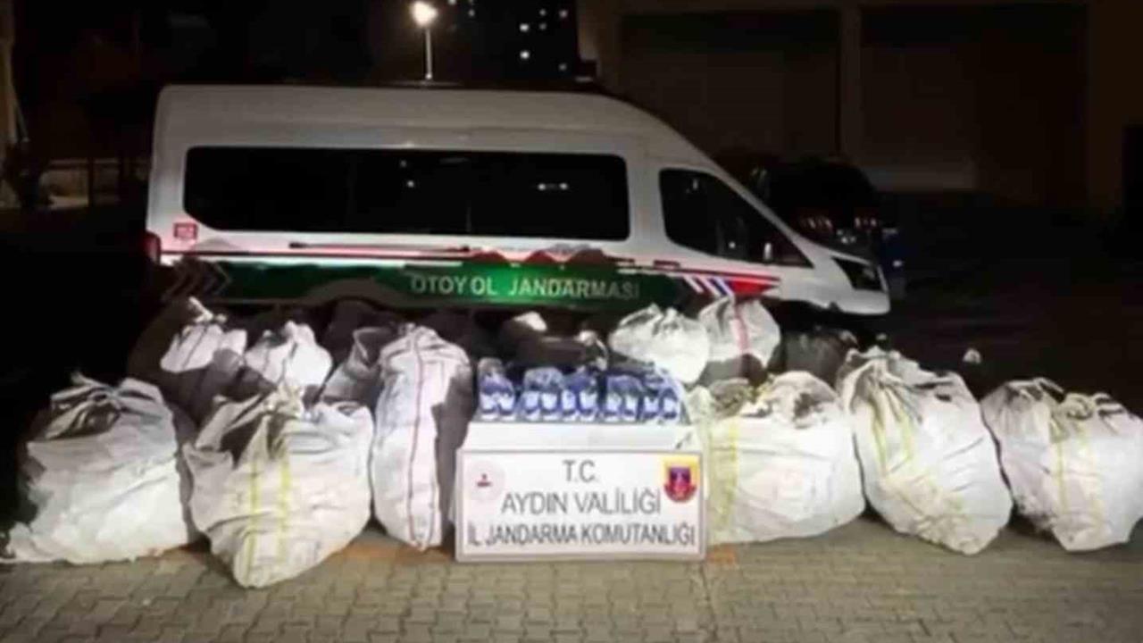 Aydın'da Jandarma, İki Araçta 1,9 Milyon Lira Değerinde Sahte Ayakkabı Ele Geçirdi