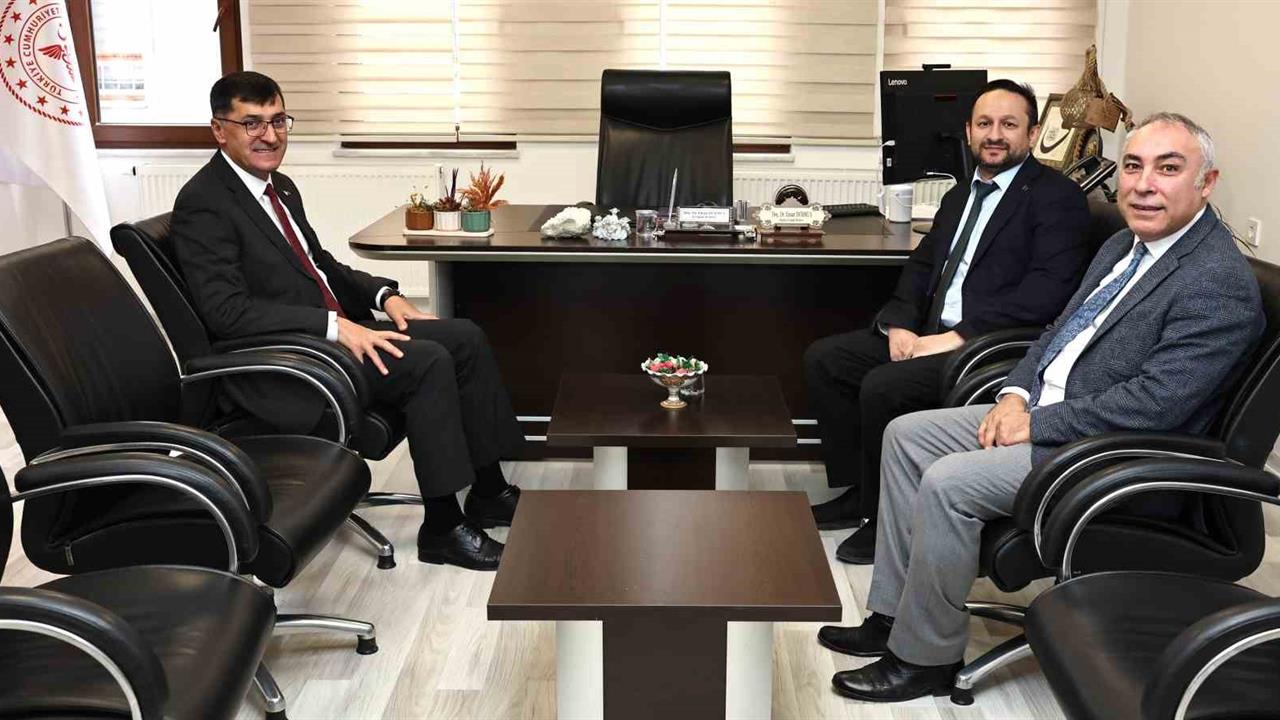 Kütahya Belediye Başkanı Eyüp Kahveci, İl Sağlık Müdürü ile sağlık iş birliğini güçlendirmek için bir araya geldi.