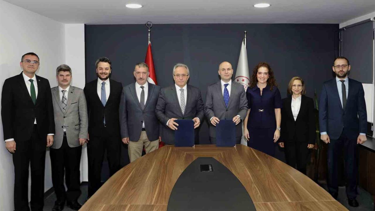 Bursa'da UEDAŞ ile İl Milli Eğitim Müdürlüğü arasında iş birliği protokolü imzalandı.