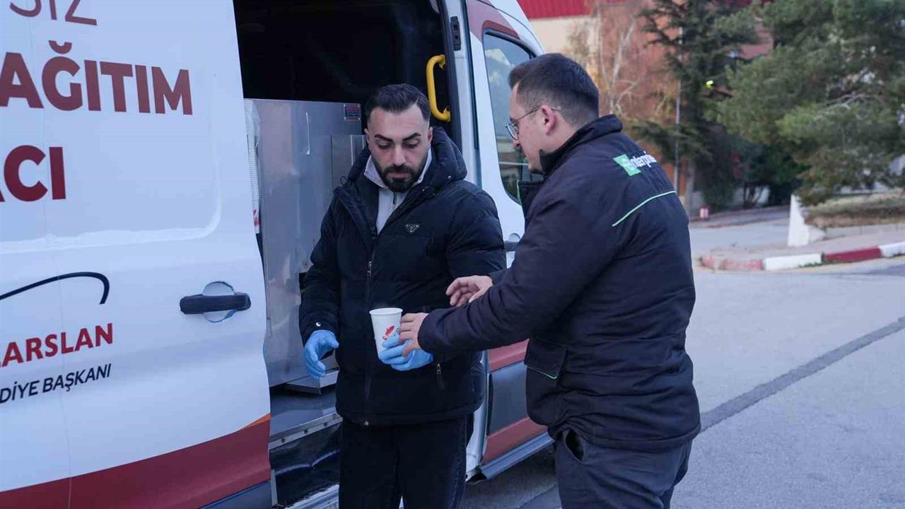 Keçiören'de Sabahları Soğuk Havalarda Sıcak Çorba İkramı Başladı