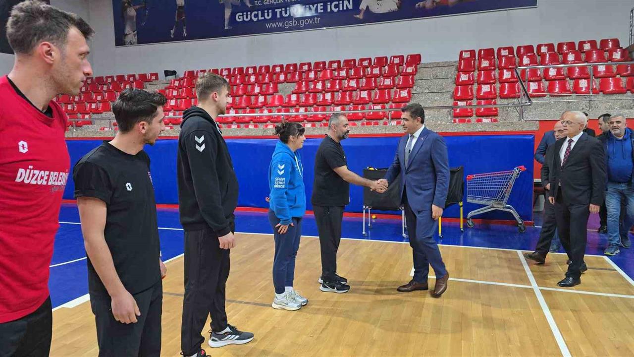 Düzce'de 23 Kasım'da Oynanacak Maç İçin Vali Aslan'dan Destek Çağrısı Yapıldı