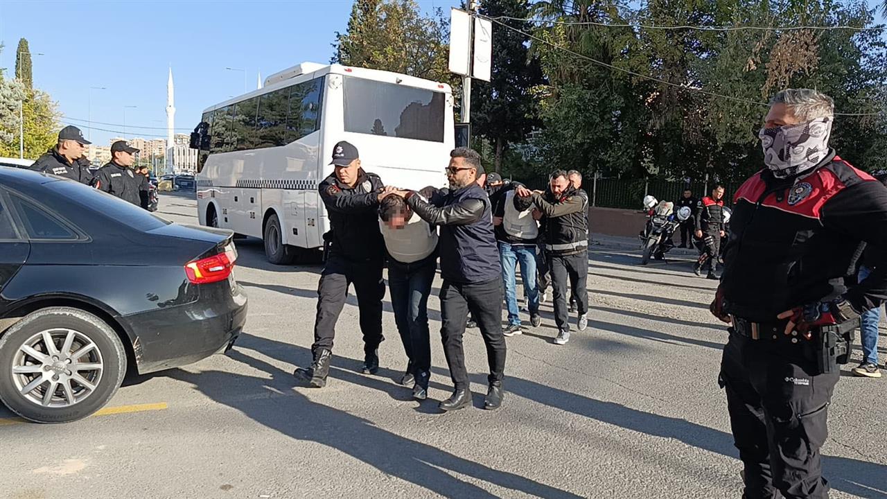 Şanlıurfa Karaköprü'de Silahlı Kavga Nedeniyle 1 Kişi Hayatını Kaybetti