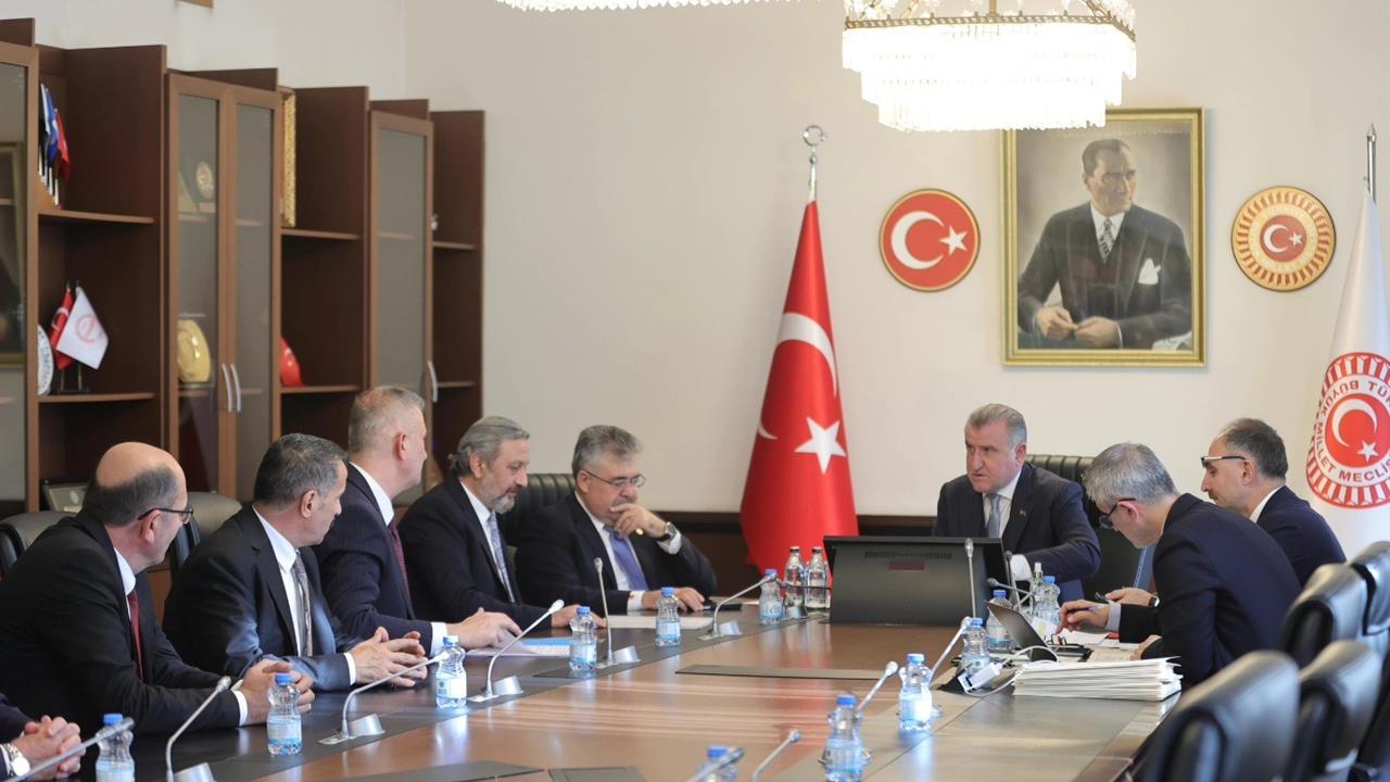 Gölcük'te Çok Amaçlı Kapalı Spor Salonu İçin Anlaşma Sağlandı