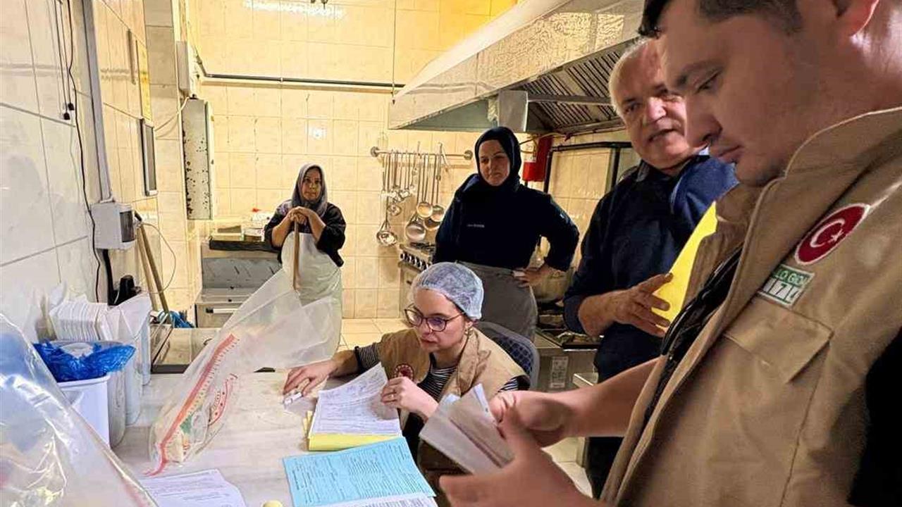 Adana'da Gıda İşletmelerine Yapılan Denetimlerde 66 Milyon Lira Ceza Kesildi