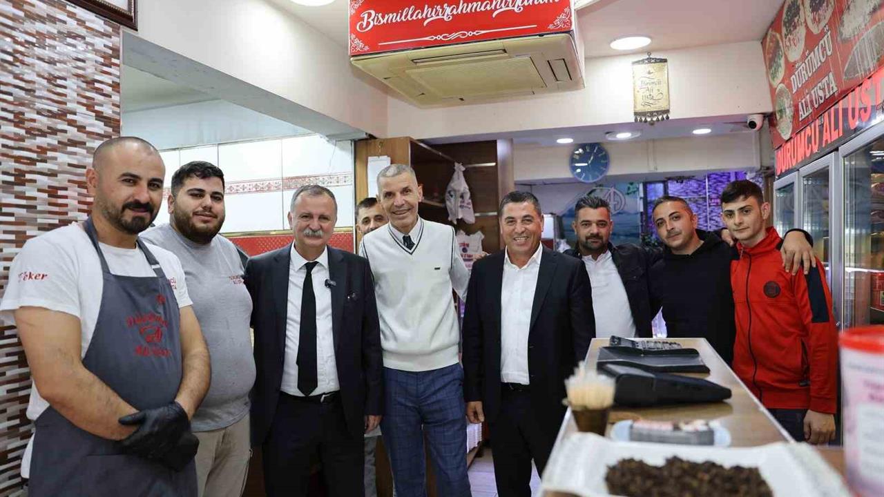 Manisa Uncubozköy'de Belediye Başkanı Esnaf ve Vatandaşlarla Bir Araya Geldi