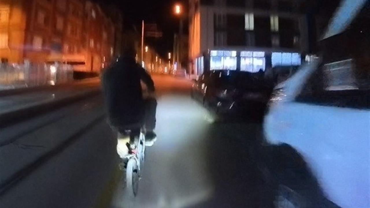 Eskişehir Tepebaşı'nda Motosikletli, Bisiklete Çarpmamak İçin Yere Düştü