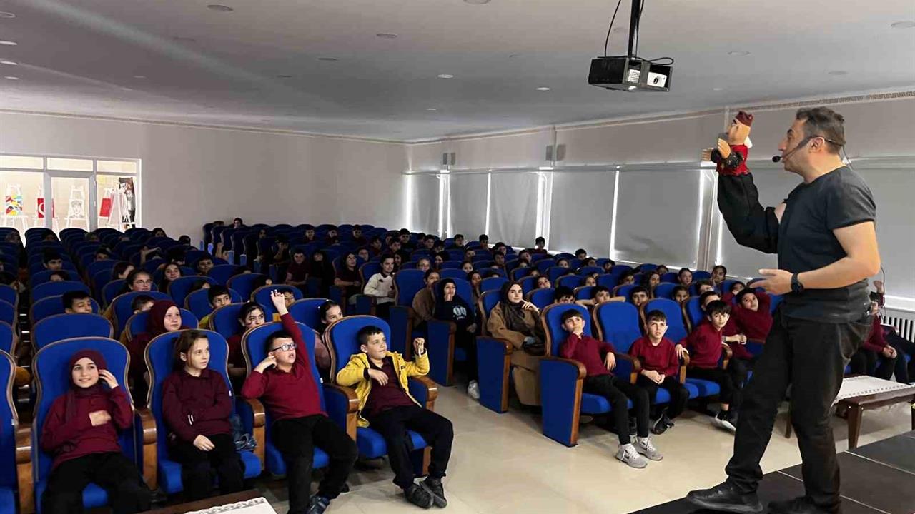 Sakarya Taraklı'da Kültürel Etkinlikler Kapsamında 'Çok Bilmiş İbiş' Gösterisi Gerçekleşti