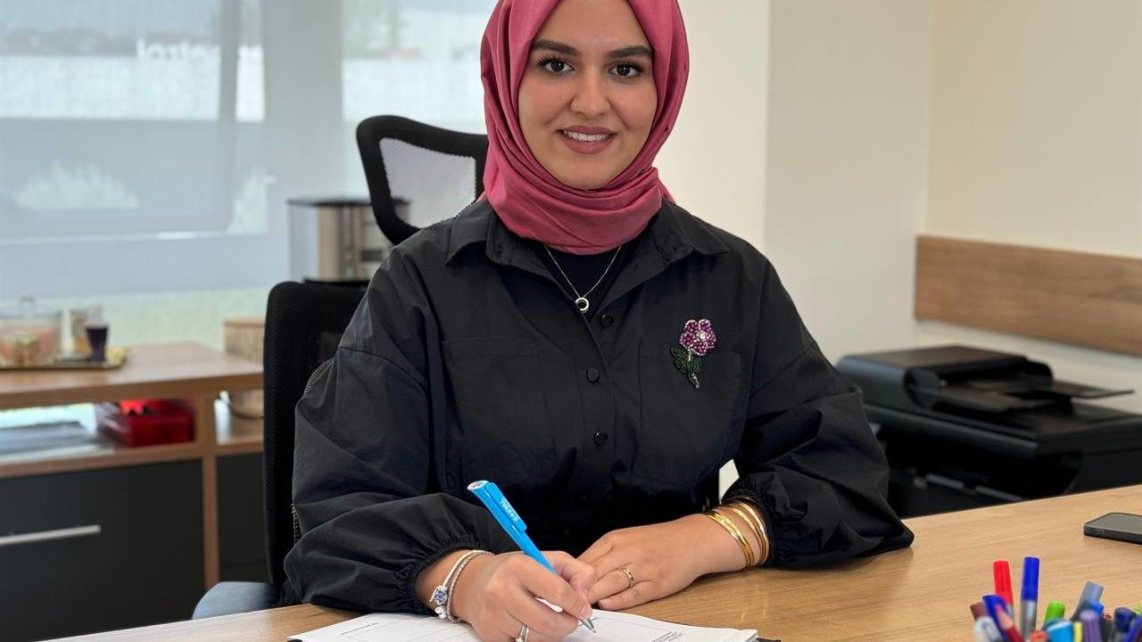 Sakarya'da Psikolog Şevval Kaya Yılmaz, Sosyal Medyanın Öz-Değer Algısını Nasıl Şekillendirdiğini Açıkladı