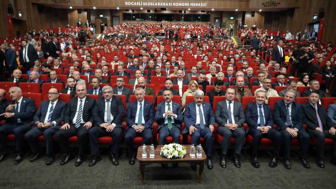 Kocaeli Büyükşehir Belediye Başkanı Tahir Büyükakın, dijital devrimle ilgili önemli açıklamalarda bulundu.