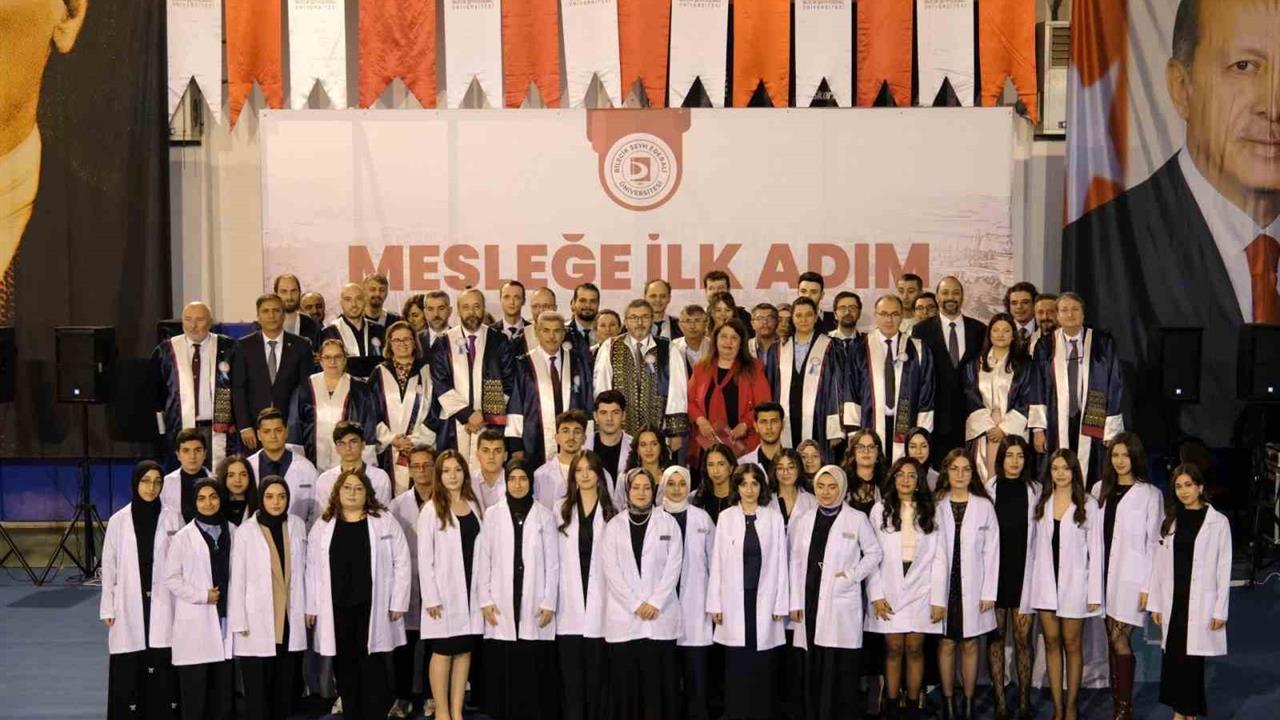Bilecik'te BŞEÜ Diş Hekimliği Fakültesi Yeni Öğrencilerini Ağırladı