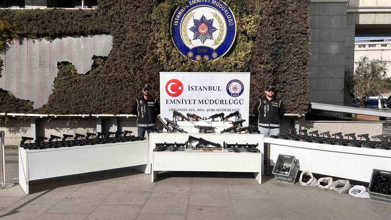 İstanbul'da Sokak Çetelerine Yönelik Operasyonlarda 145 Gözaltı ve 81 Tutuklama Gerçekleşti