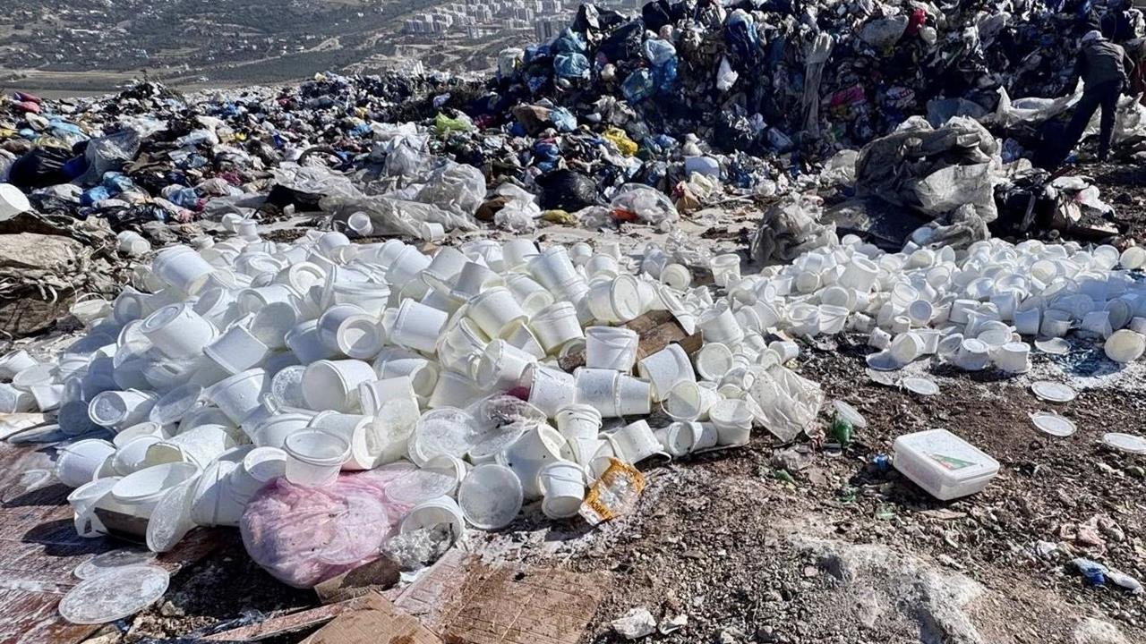 Hatay'da Tarım Müdürlüğü Ekipleri Tarafından 2 Bin 70 Kilogram Yoğurt ve 297 Kilogram Peynir İmha Edildi.