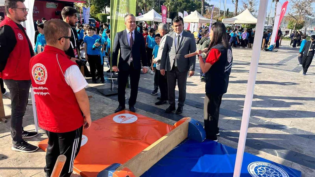 Fethiye'de Geleneksel Oyunlar Tırı Etkinliği Öğrencilerle Buluştu