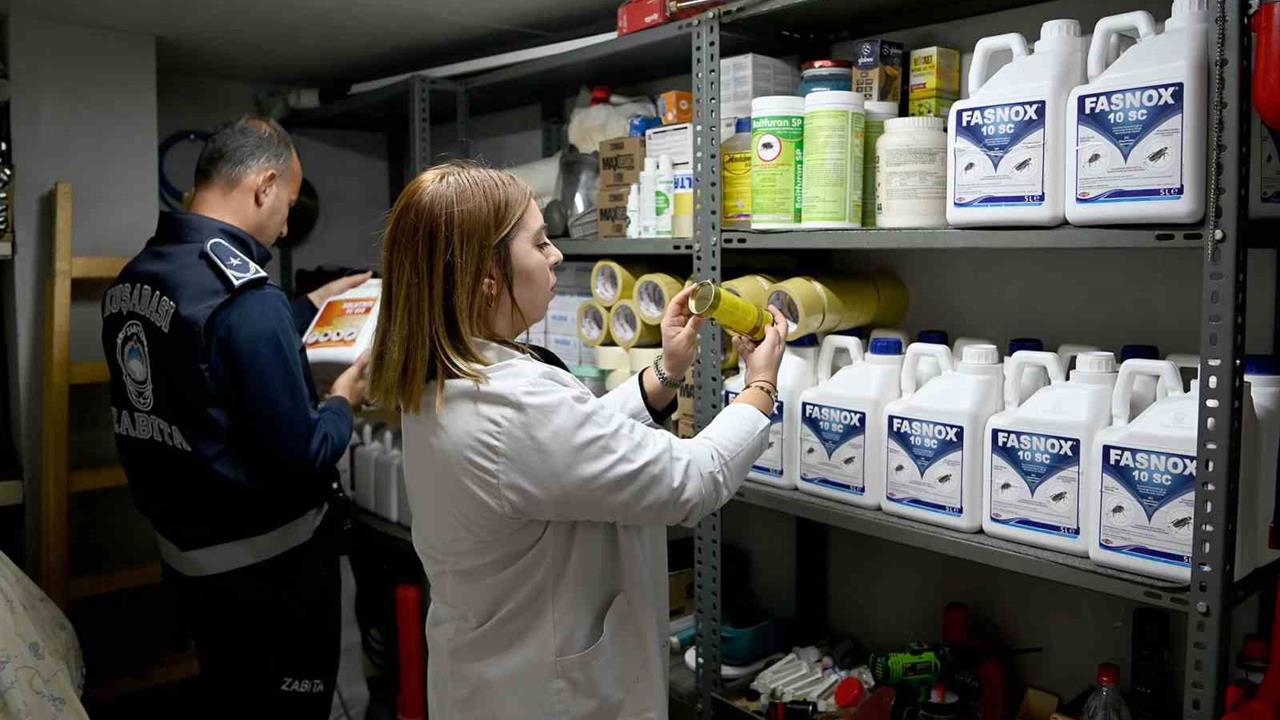 Kuşadası'nda Zabıta Ekipleri, İhlaller Nedeniyle Ceza Kesti