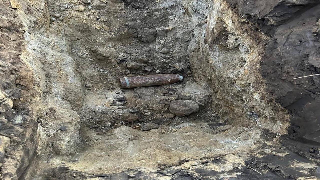 Aydın Nazilli'de Tarlada Bulunan Top Mermisi Güvenlik Önlemleriyle İmha Edildi