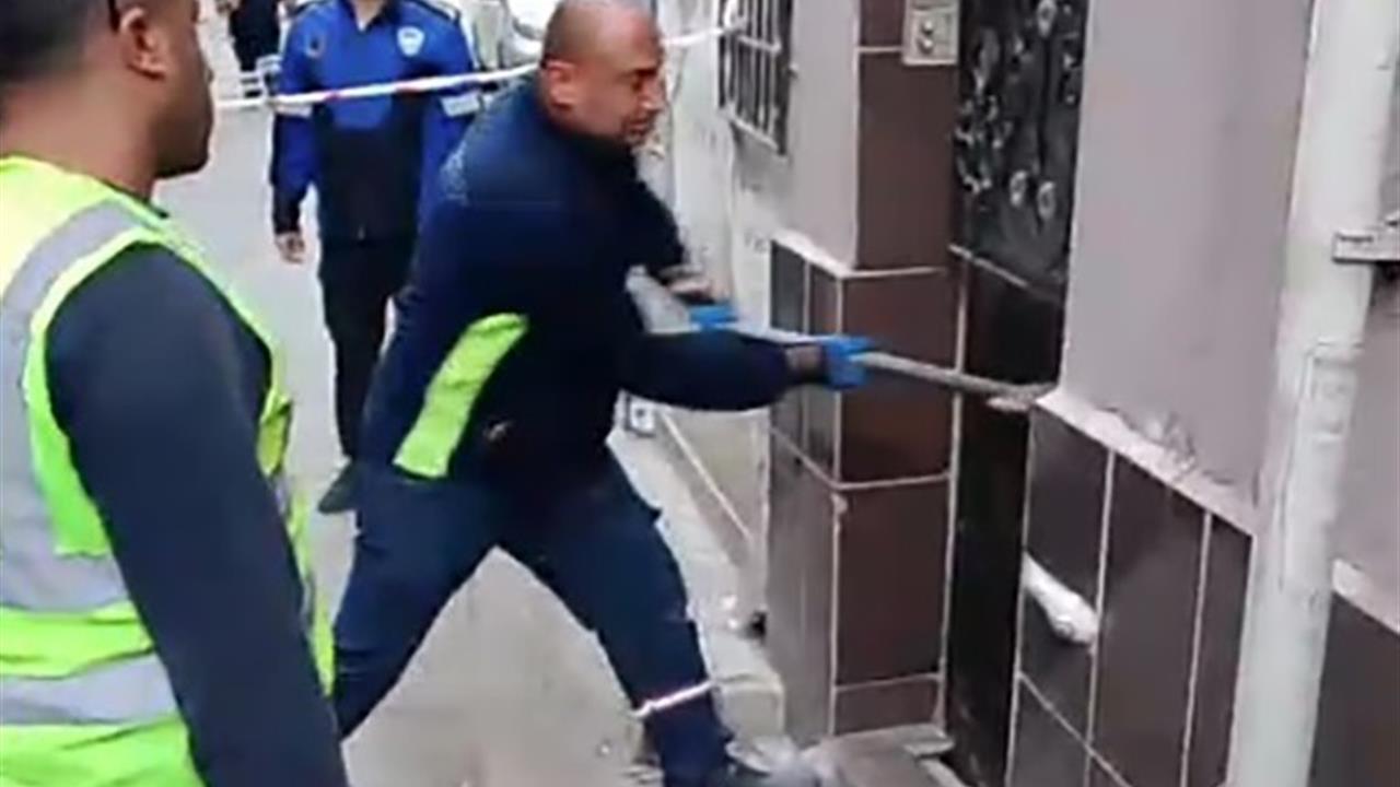 İzmir'de Onat Tüneli Çalışmaları Nedeniyle Bina Tahliyesi Sırasında Gerginlik Yaşandı